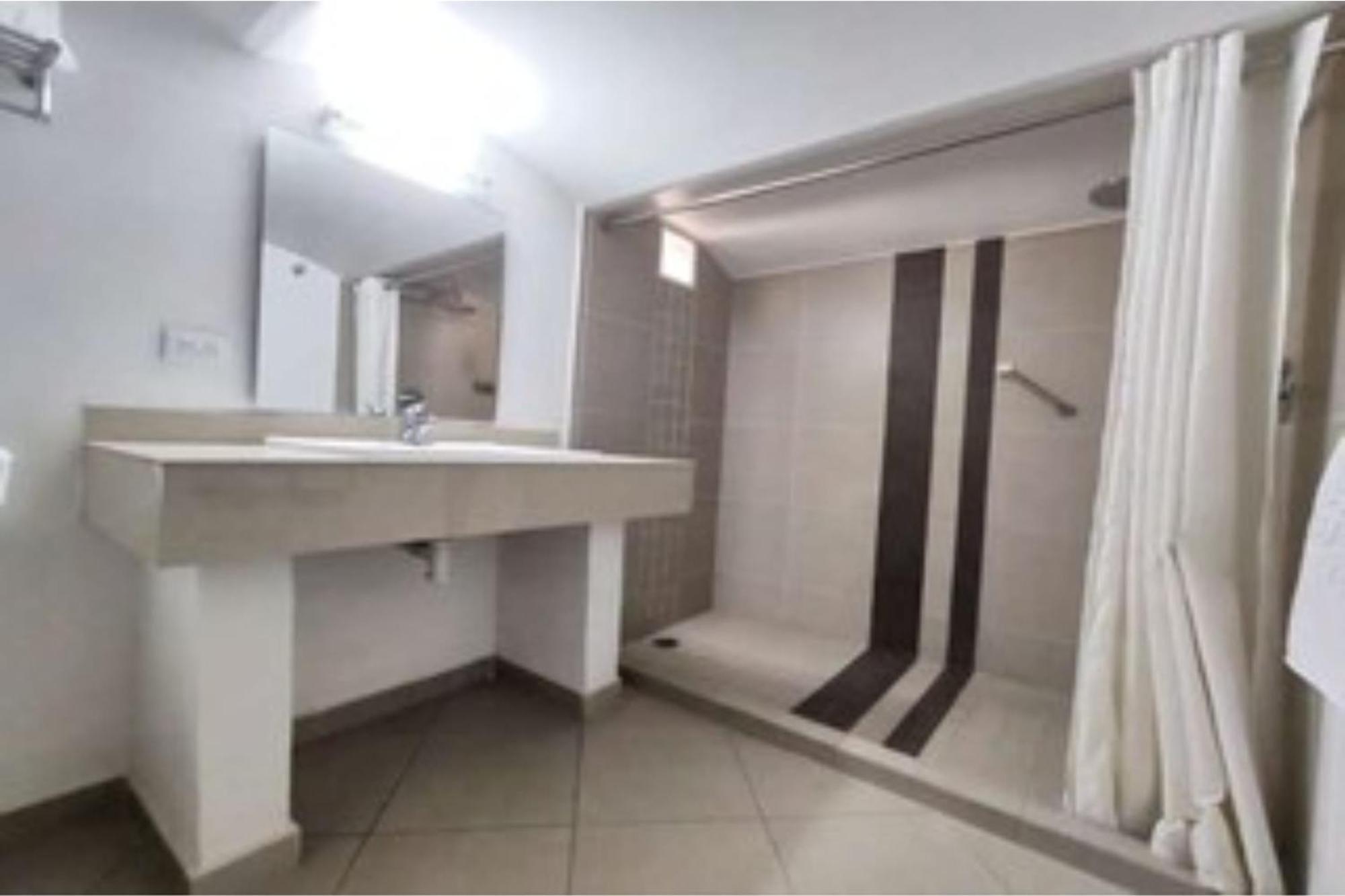 Collection O Hotel Del Portal, פואבלה מראה חיצוני תמונה
